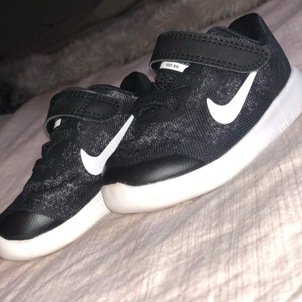 Infant/toddler size 4 Nike sneakers